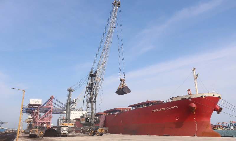 VOC Port Sets New Single-Day Cargo Handling Record at 2.17 Lakh Tonnes